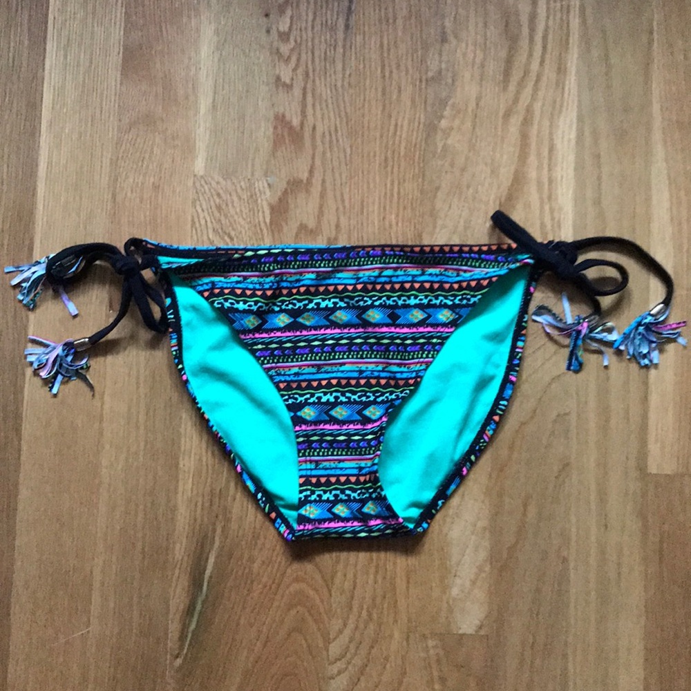 Xhilaration String Bikini Bottom - Size M